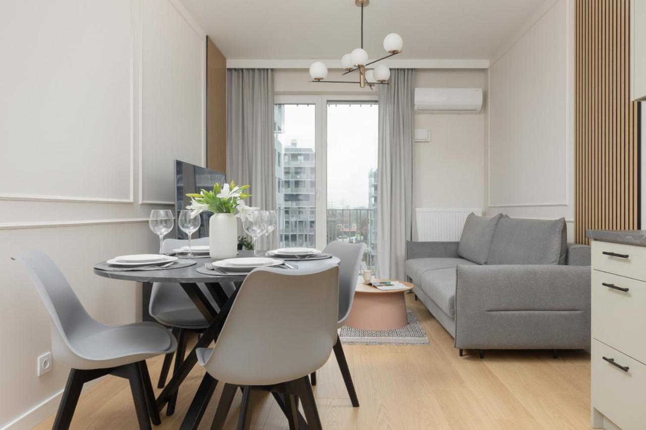 Wola Spacious Flat With Air Conditioning & Balcony By Noclegi Renters Varsó Kültér fotó